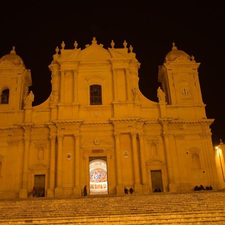 Happy Holidays Noto Buitenkant foto